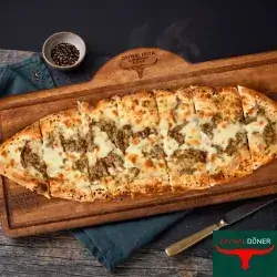 بيدا بلحم مكعبات وجبنة كاشار
