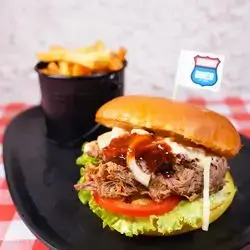 American Pulled-beef Burger