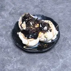Walnut Baklava Tashrib, Pistachio Dondurma, Oreo Sauce