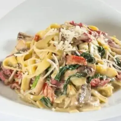 Fettuccine with Spinach and Mushrooms