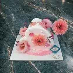 Heart cake with nature flowers 12 people