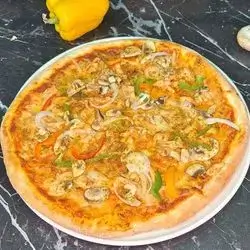 Family Chicken Curry Pizza