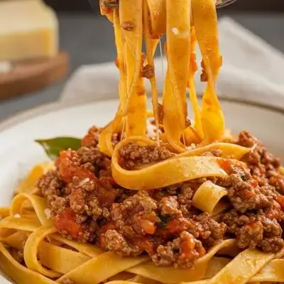Fettuccine Alfredo Bolognaise
