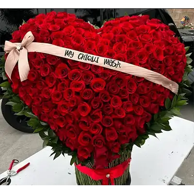 3D Heart-Shaped Flower Stand, 200 Flowers