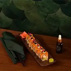 Flamed Salmon Roll