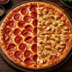 بيتزا نص بيبروني ونص دجاج