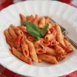 Meat Red Alfredo Pasta