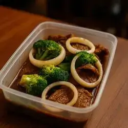 گۆشت بە برۆکلی
