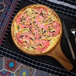 Salami pizza