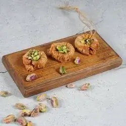 Swar El Set With Halabi Pistachio