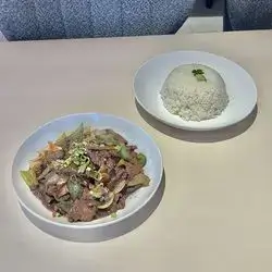 گۆشت بە بیبەری ڕەش
