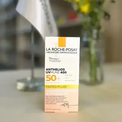 La Roche Posay anthelios 50+ UVMUNE 400 tinted fluid sunscreen