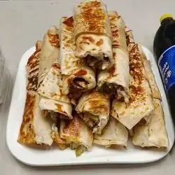 10 Chicken Shawarmas with Pepsi (For 4 People)