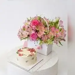 Pink Flowers & Cake Stand