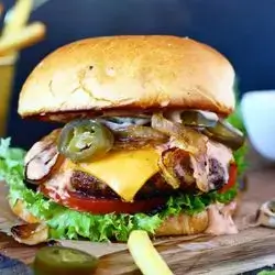 Cheeseburger With Spicy Sauce