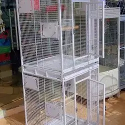 The largest 2-room cage, complete with 2 types of parrots. Length: 190 cm. Width: 60 + 60 cm.