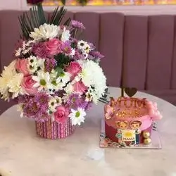 Special Chocolate Cake For 8 Person With Flower