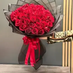 Natural Bouquets Of Red Roses