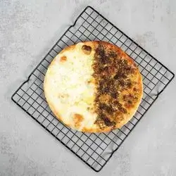 Zaatar With Cheese