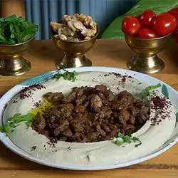 Hummus with Meat