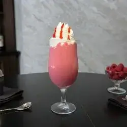 ميلك شيك بالفراولة