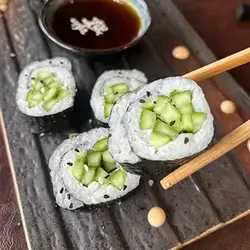 Cucumber Kimbap (4 pieces)