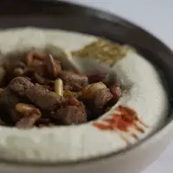 Hummos With Meat
