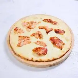 Akkawi Manakish With Chicken Shawarma