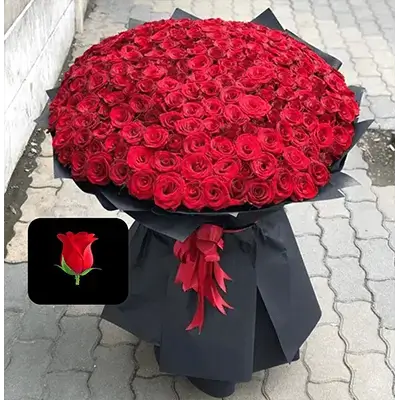 Bouquet Of Red Flowers With Accessories And Wrapping, 130 Flowers