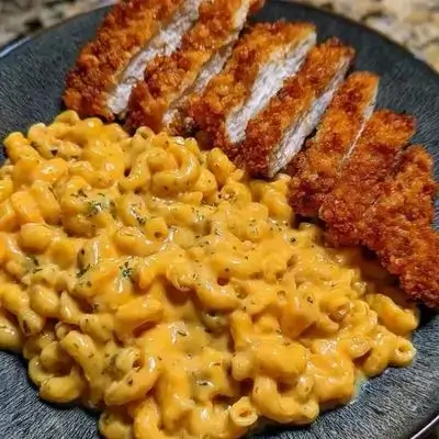 Mac & Cheese with Crispy Chicken