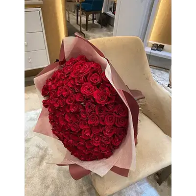Bouquet Of Red Flowers With Accessories And Wrapping, 140 Flowers