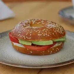 Bagel: Tomato Avocado