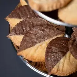 Leaf Petit Four Vanilla and Chocolate