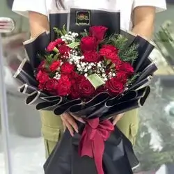 Rose، Gypsophila And Clove Flower Bouquet 