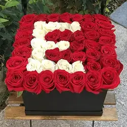Box Of Natural Flowers With Custom Letter, 81 Flowers