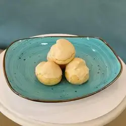 mini vanilla eclair