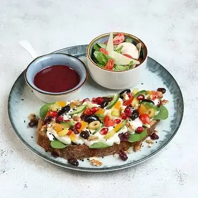 Labneh tartine