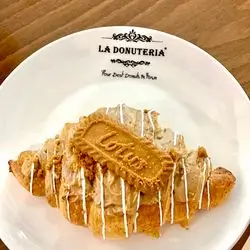 Lotus croissant with white chocolate 