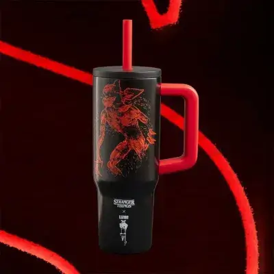 STRANGER THINGS - TUMBLER WITH STRAW 900 ML