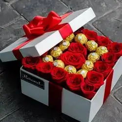 Box Of Mix Red Roses & Referro Chocolate