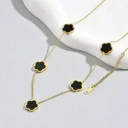 Clover Petal Necklace