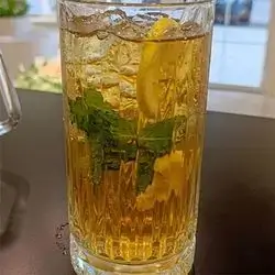 Mint Iced Tea (Fresh & Light)