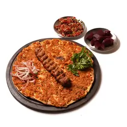لەحم بەعجین لەگەڵ کەباب