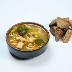 شوربة الخضار مع الدجاج ١٥١ سعرة حرارية