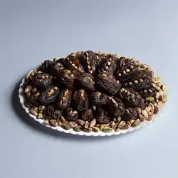 Dates With Pistachio