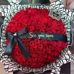 Royal Bouquet Of Red Roses With Distinctive Packaging And The Inscription “be My Valentine”.