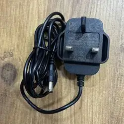 INPUT : 100-240V-50/60Hz 0.4A OUTPUT: 9.0V ma 1.0A 9W