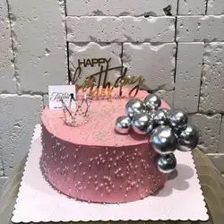 Crown Cake With Silver Ball For 8 Person