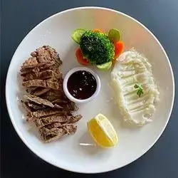 Beef Steak With Mashed Potato (410 Calories)
