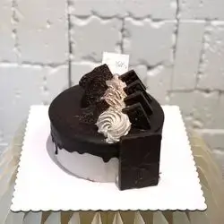 Small Chocolate Cake For 6 Person